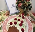 TORTA ALBERO DI NATALE CON CREMA, PANNA, LAMPONI