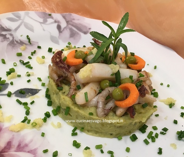 TORTINO GUSTOSO DI PATATE E PISELLI CON SEPPIA