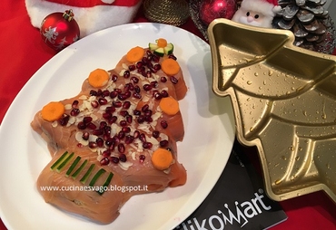 ANTIPASTO  DI NATALE AL SALMONE AFFUMICATO