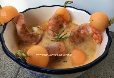 SPIEDINI DI GAMBERONI CON CREMA DI MELONE