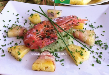 GAMBERONI CON CREMA DI AVOCADO E ANANAS