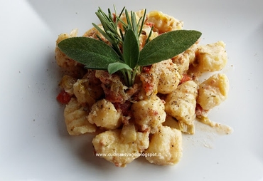 GNOCCHI DI COUS-COUS CON SUGO DI BELGA E PANCETTA