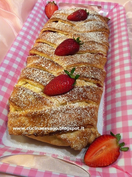 TORTA DI PASTA BRIOCHE RIPIENA DI FRAGOLE