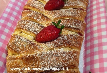 TORTA DI PASTA BRIOCHE RIPIENA DI FRAGOLE