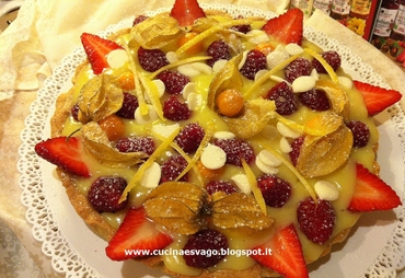 CROSTATA CON FARINA DI FARRO, CREMA E FRUTTA
