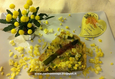 CROSTATA SALATA CON ASPARAGI, UOVA E PROSCIUTTO