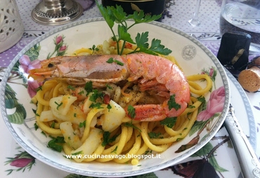 BIGOLI CON SEPPIA E GAMBERONI, PRIMO DI MARE