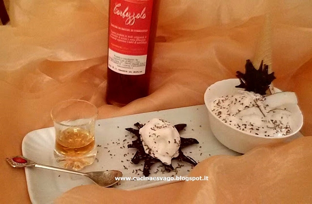 GELATO AL COCCO CON LIQUORE DI CORBEZZOLO