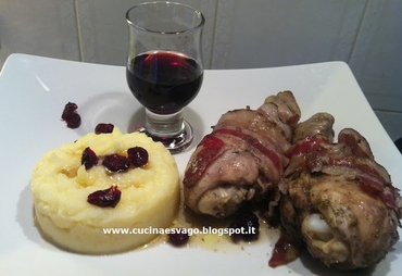 FUSELLI DI POLLO ALLA PANCETTA AGLIATA E MIRTO