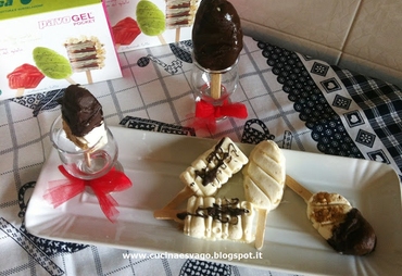 GELATO ALLA PESCA CON AMARETTO O CIOCCOLATA