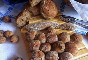 PANINI NERI AI CEREALI E NOCI, GUSTO E SAPORE