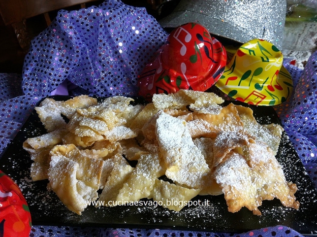 CHIACCHIERE DI CARNEVALE LEGGERE E FRIABILI