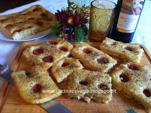 FOCACCIA PUGLIESE CON PATATE E POMODORINI