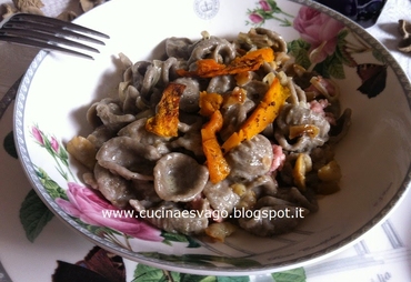 ORECCHIETTE DI GRANO ARSO CON PASTA DI SALAME, CASTAGNE E ZUCCA