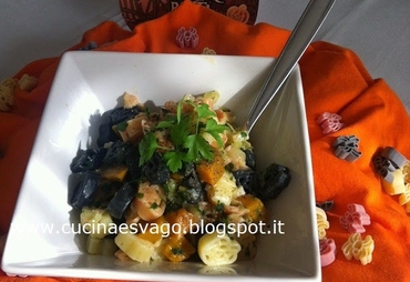 PASTA DI HALLOWEEN CON PORRO, SALMONE E ZUCCA