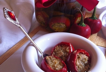 PEPERONCINI PICCANTI RIPIENI DI TONNO E ACCIUGHE