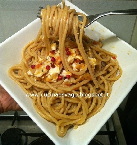SPAGHETTI INTEGRALI CON ORATA E PEPE ROSA