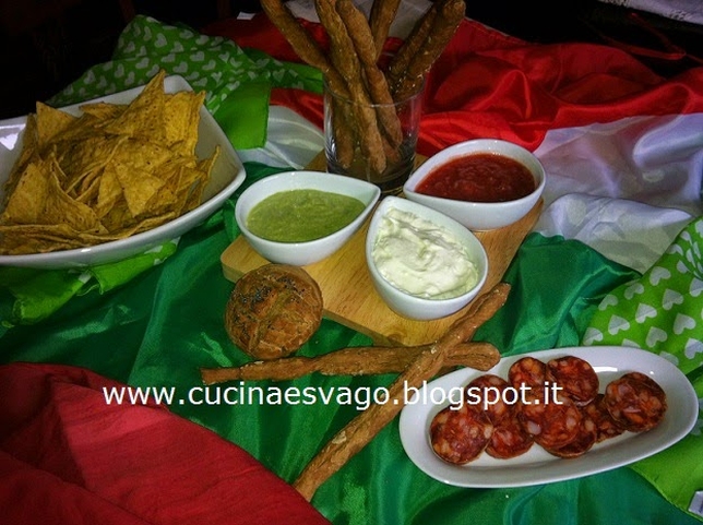 ANTIPASTO DI TORTILLAS E DIP BIANCO, ROSSO E VERDE