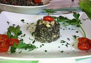 RISOTTO AL NERO DI SEPPIA E POMODORI CONFIT