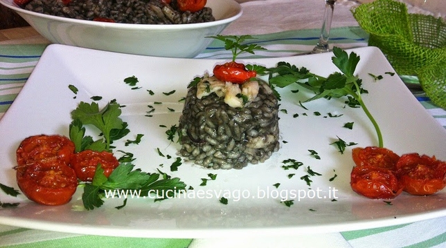 RISOTTO AL NERO DI SEPPIA E POMODORI CONFIT