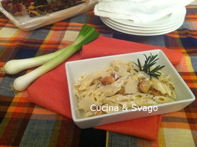 PASTA CON RICOTTA, CIPOLLOTTI E CROSTINI DI PANE