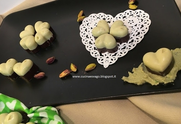 CIOCCOLATINI FONDENTI CON CIOCCOLATO BIANCO
