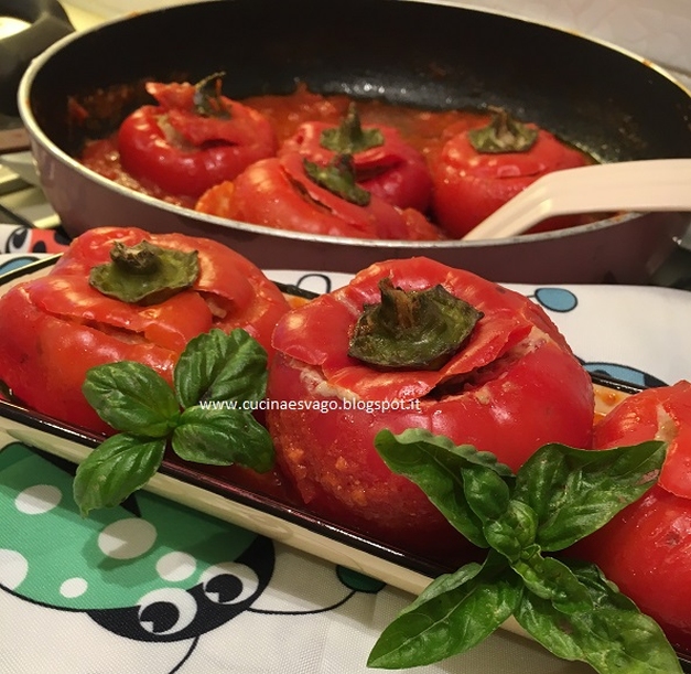 PEPERONI RIPIENI DI CARNE AL SUGO DI POMODORO