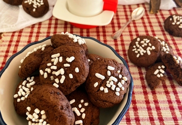 BISCOTTI ALLE CARRUBE: IL DOLCE SI FA ORIGINALE