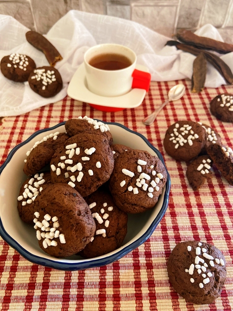 BISCOTTI ALLE CARRUBE: IL DOLCE SI FA ORIGINALE