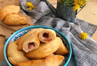 PANZEROTTI FRITTI CON MOZZARELLA E MORTADELLA