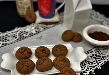 BISCOTTI AL CACAO E CREMA DI NOCCIOLE, DOLCEZZA INFINITA
