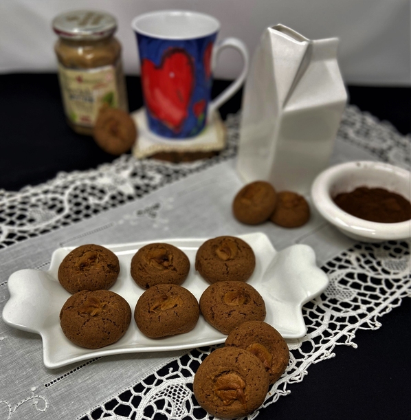 BISCOTTI AL CACAO E CREMA DI NOCCIOLE, DOLCEZZA INFINITA