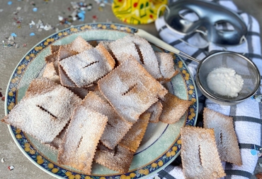 CHIACCHIERE FRIABILI E GUSTOSE: EVVIVA CARNEVALE!