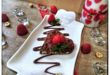 DOLCE AL CIOCCOLATO E LAMPONI PER SAN VALENTINO