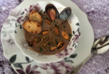 VELLUTATA DI FAGIOLI CON COZZE E PANE SAPORITO