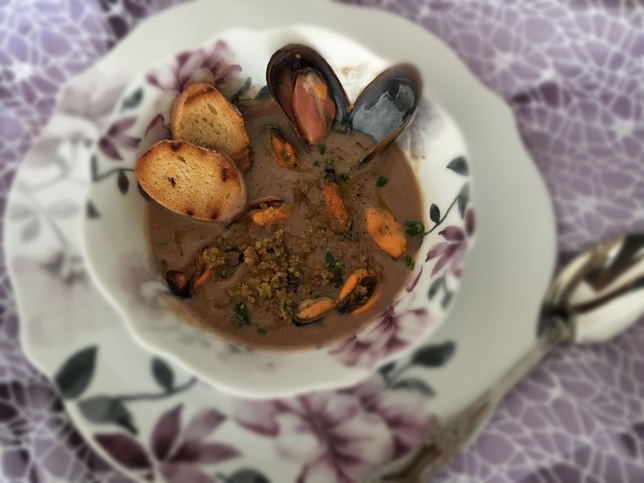 VELLUTATA DI FAGIOLI CON COZZE E PANE SAPORITO