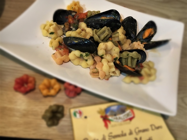 PASTA CON CREMA DI CANNELLINI E COZZE