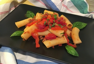 SEMPLICE PASTA GUSTOSA CON LUGANEGA E PEPERONI