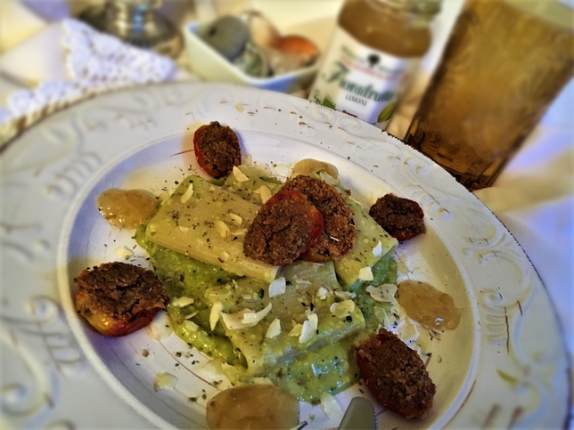 PACCHERI AL PESTO DI FAVE E POMODORI SAPORITI