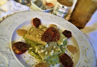 PACCHERI AL PESTO DI FAVE E POMODORI SAPORITI