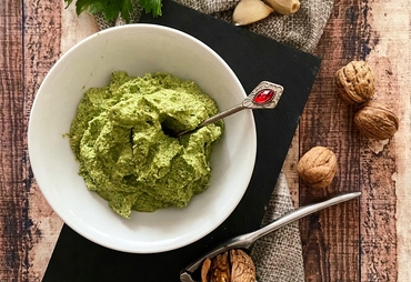 PESTO DI SEDANO E NOCI: RICETTA VELOCE E BUONA