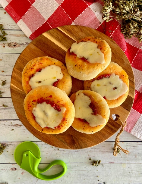 PIZZETTE VELOCI E SOFFICI: RICETTA PER APERITIVI