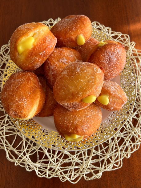 BOMBOLONI RIPIENI DI CREMA: FRITTI DI CARNEVALE