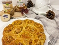 BRIOCHE RIPIENE DI MARMELLATA E MANDORLE