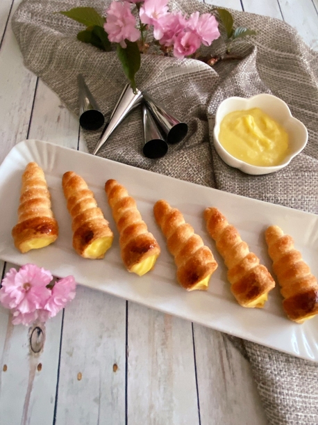 CANNONCINI ALLA CREMA PASTICCERA FATTI IN CASA