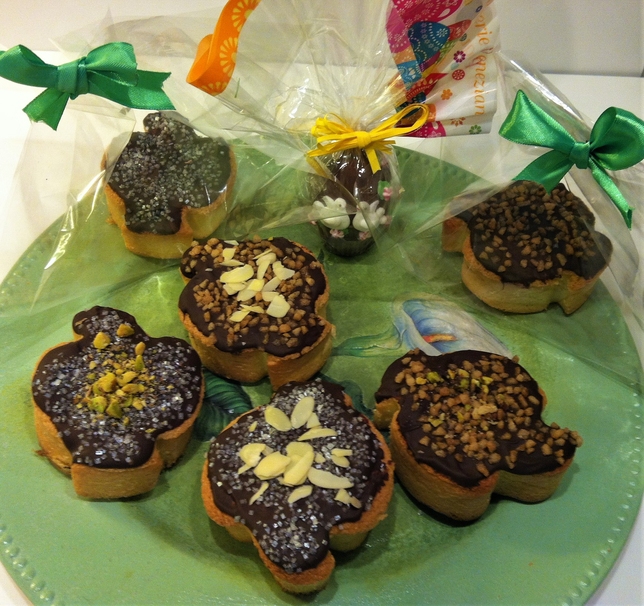 COLOMBINE DI PASQUA CON CIOCCOLATA FONDENTE