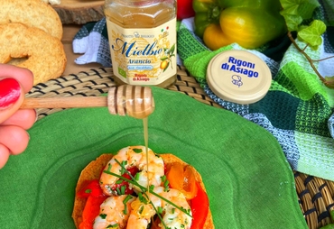 FRISELLE CON PEPERONI E GAMBERI AL MIELE