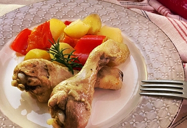 FUSI DI POLLO CON PATATE E PEPERONI CORNO