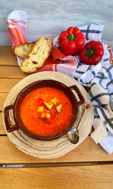 GAZPACHO ANDALUSO, FAVOLOSA ZUPPA ESTIVA