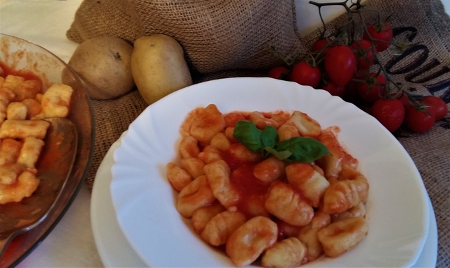 GNOCCHI DI PATATE AL SUGO MORBIDI E GUSTOSI